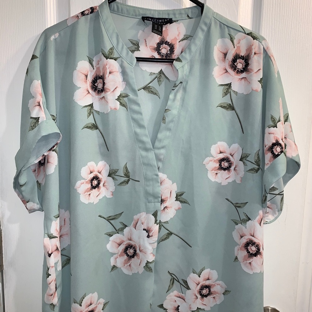 Floral Mint Green Blouse XL NWOT $12 Price drop❗️